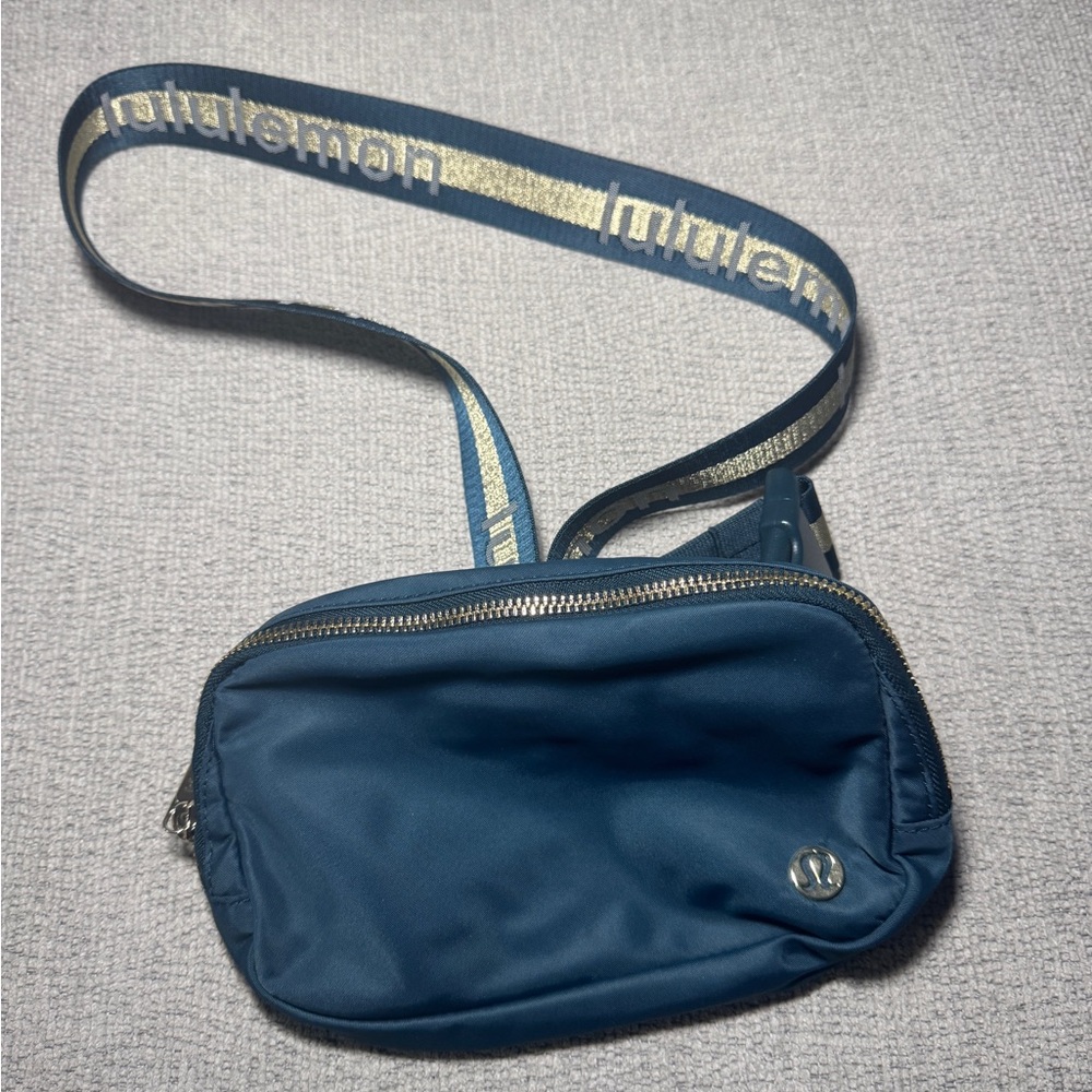 Lululemon Everywhere Belt Bag 1L *Wordmark; One size